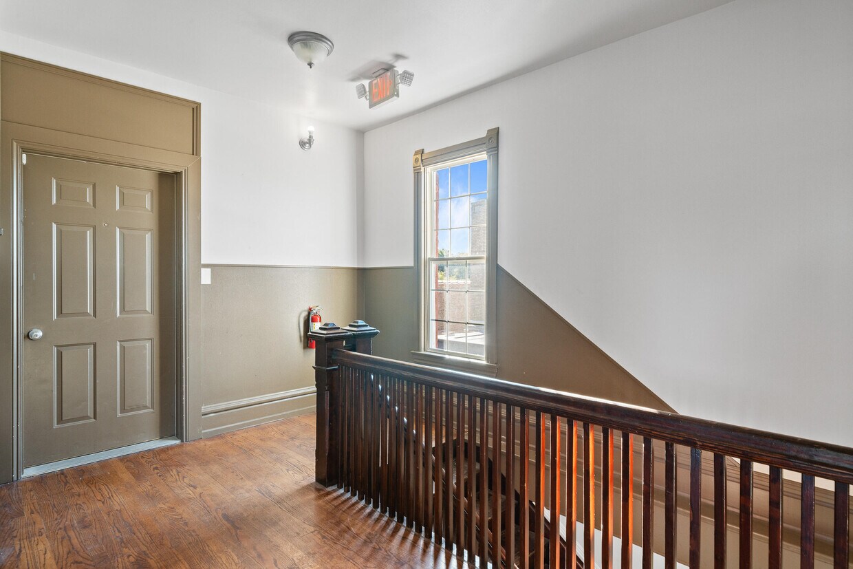 Foto principal - 106 N Main St