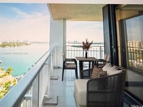 Building Photo - 2000 Towerside Terrace