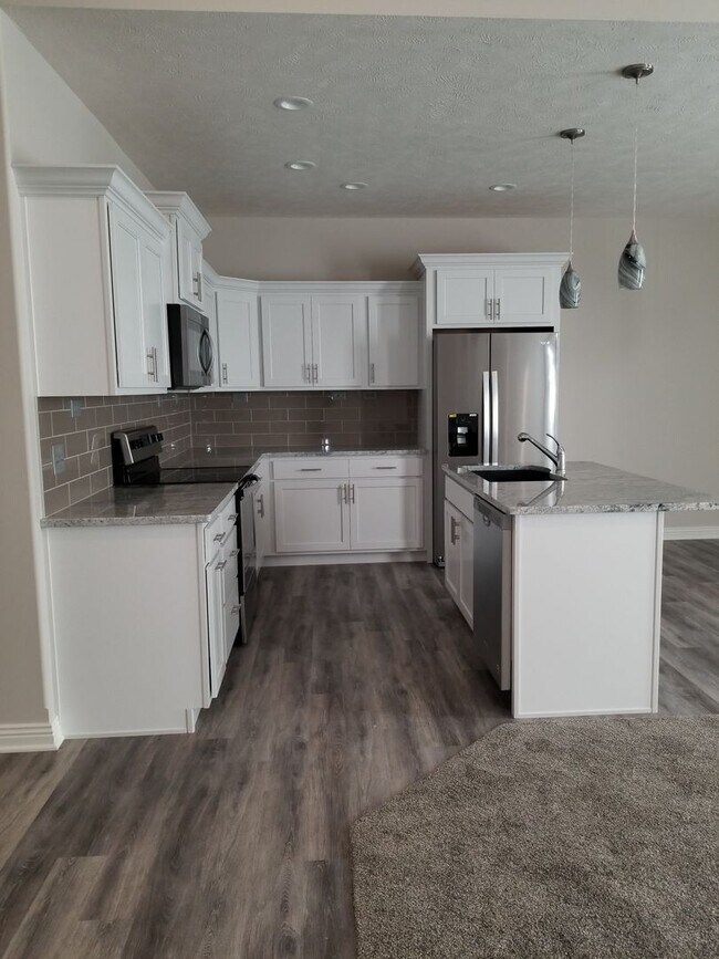 Building Photo - Daylight ranch townhome with 2 stall garage.  Private driveway and covered deck. high end finishe...