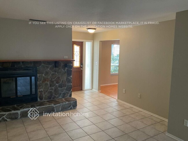 Building Photo - 13353 Hacienda Dr