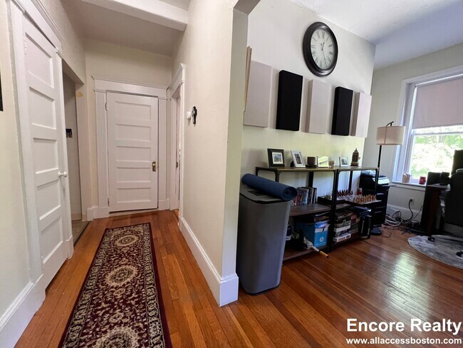 Foto del edificio - 1583 Beacon St