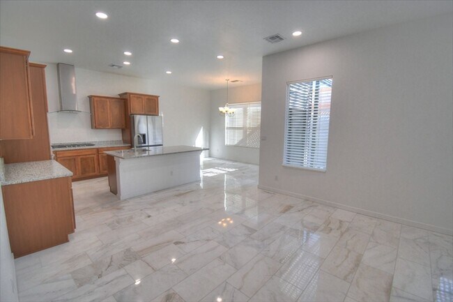 Foto del edificio - NEW CONSTRUCTION IN THE FAR NE Heights!