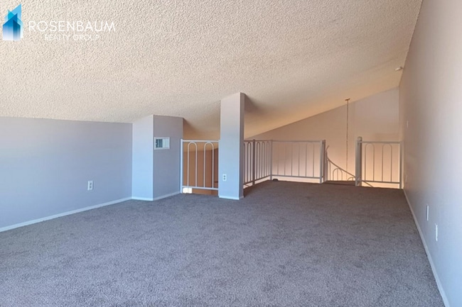 Building Photo - Beautiful 2-Bedroom Townhome with Loft in Quail Creek!