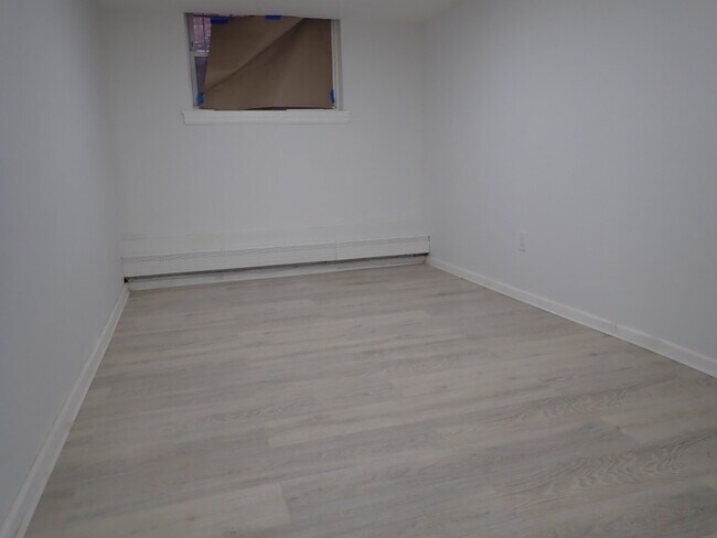 Foto del edificio - 663 E 94th St