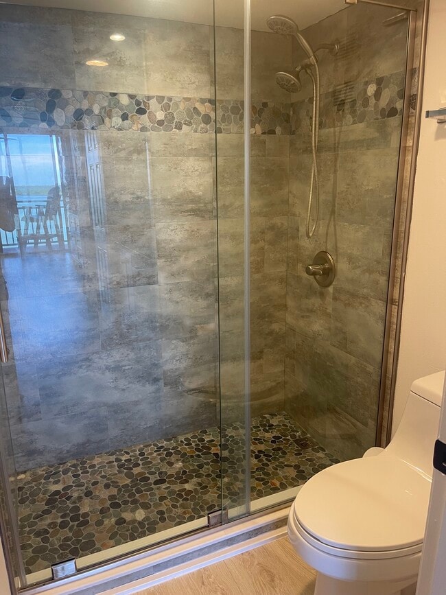 Main shower - 1 Key Capri