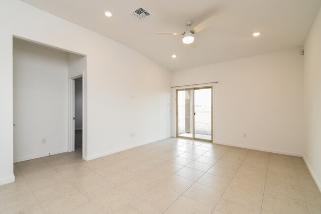 Building Photo - 10336 W Harper St