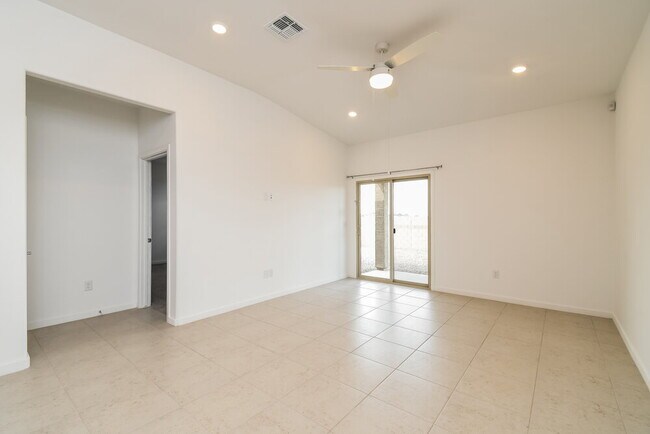 Foto del edificio - 10336 W Harper St