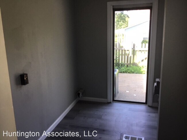 Building Photo - 2 br, 1.5 bath House - 63 Fairmount Drive