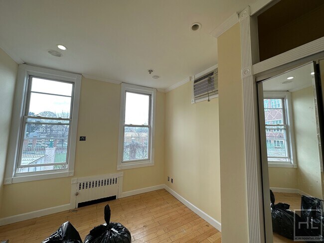 Building Photo - 125 STREET