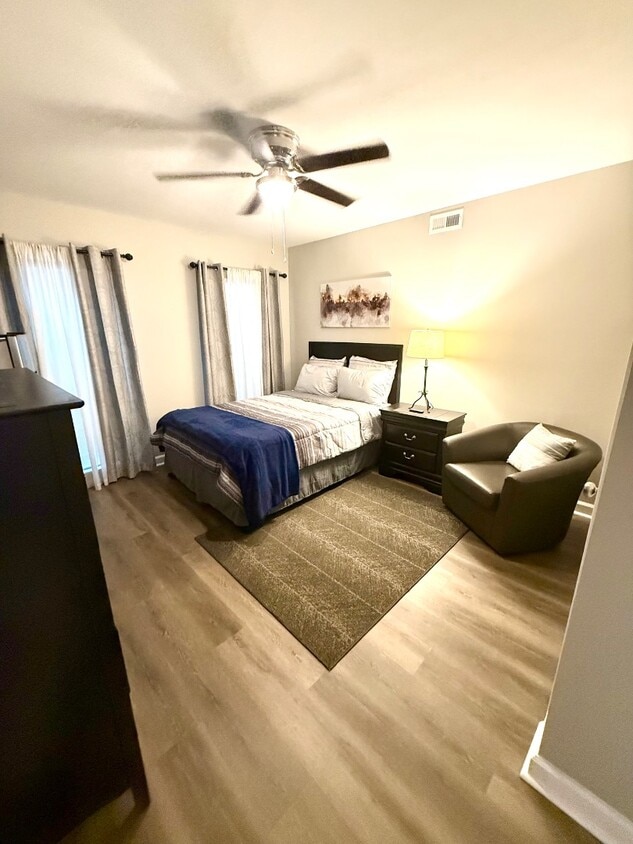 Foto principal - 7636 Walnut Wood Dr