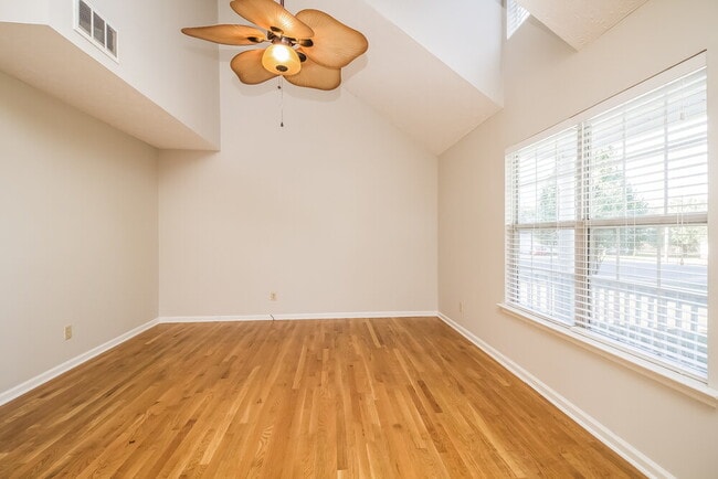 Building Photo - 300 Vernon Traylor Dr