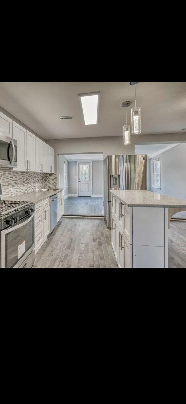 Foto del edificio - 3637 Dolfield Ave