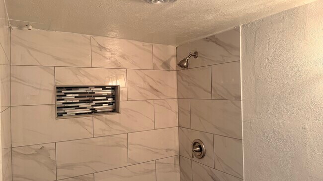 Foto del edificio - 8057 Meadow Rd