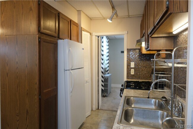 Foto del edificio - 96 Fargo Ave