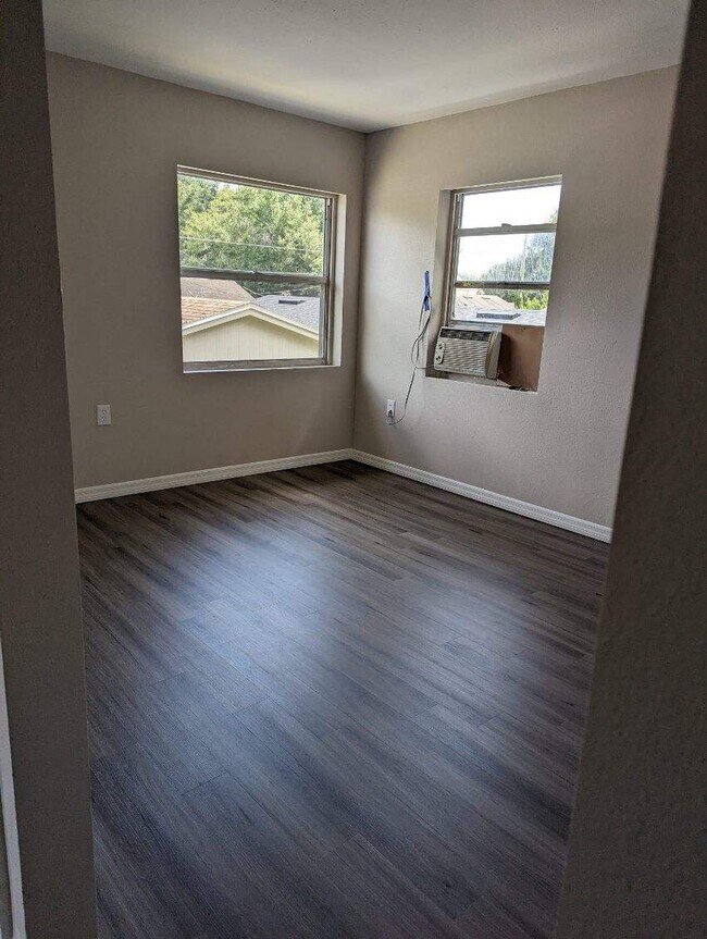 Building Photo - 1036 Ola Dr