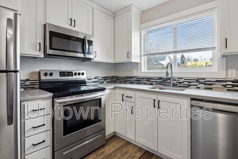 Foto principal - 8045 NE Flanders St