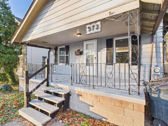 Foto del edificio - 973 Harrison Ave