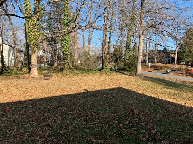 Foto del edificio - Just Reduced-Split Foyer in Campbell County off 460