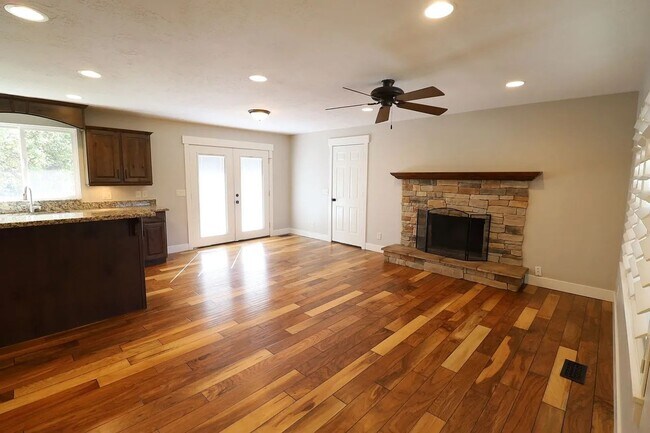 Foto del edificio - 1/2 off 1st months rent! Close to Utah State University Equestrian Park!