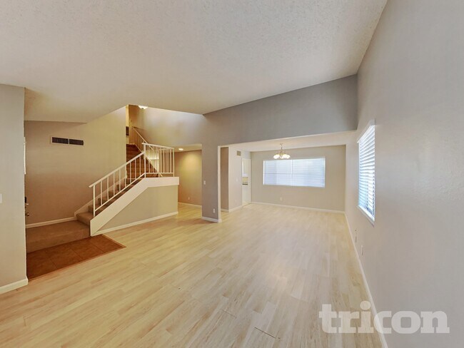 Foto del edificio - 3143 Regal Oak Dr