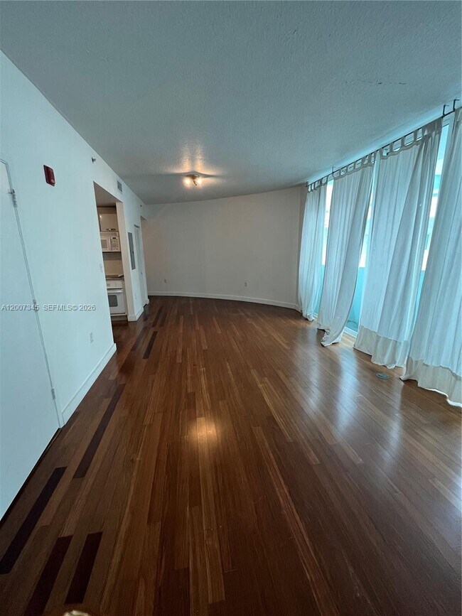 Foto del edificio - 6580 Indian Creek Dr