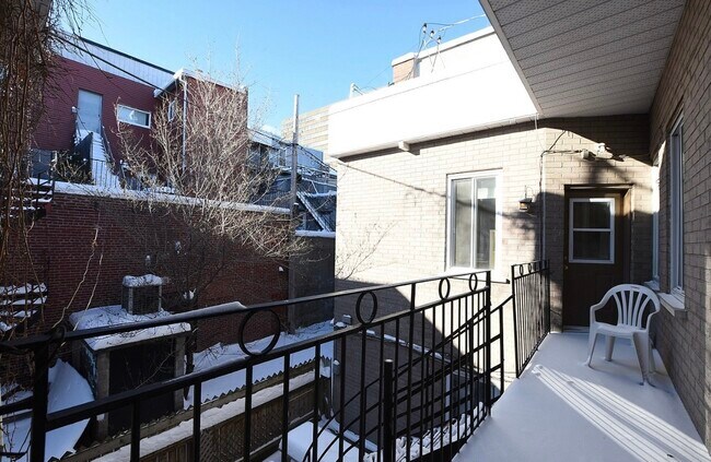 Balcony - 4158 St Saint-Dominique