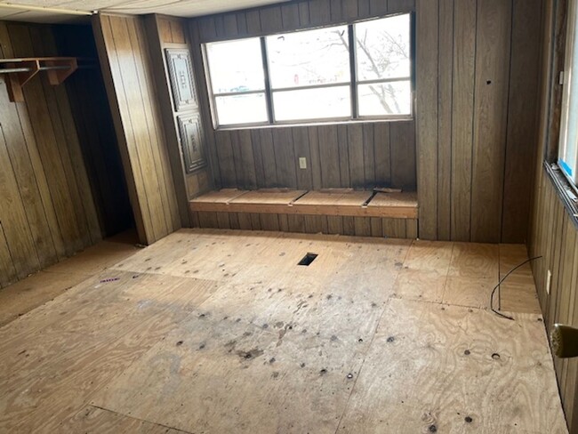 Building Photo - Rent to Own 2 or 3  Bedroom 2 Bath Owner w...