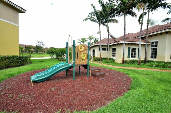Foto del edificio - 6041 SW 19th Pl