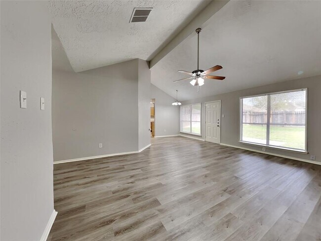 Building Photo - 7822 Breda Dr