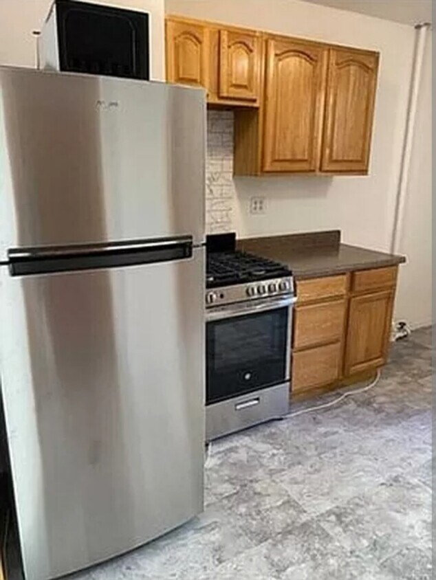Primary Photo - 42 Diamond St