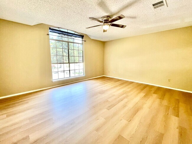 Foto del edificio - House For Lease in Milwood