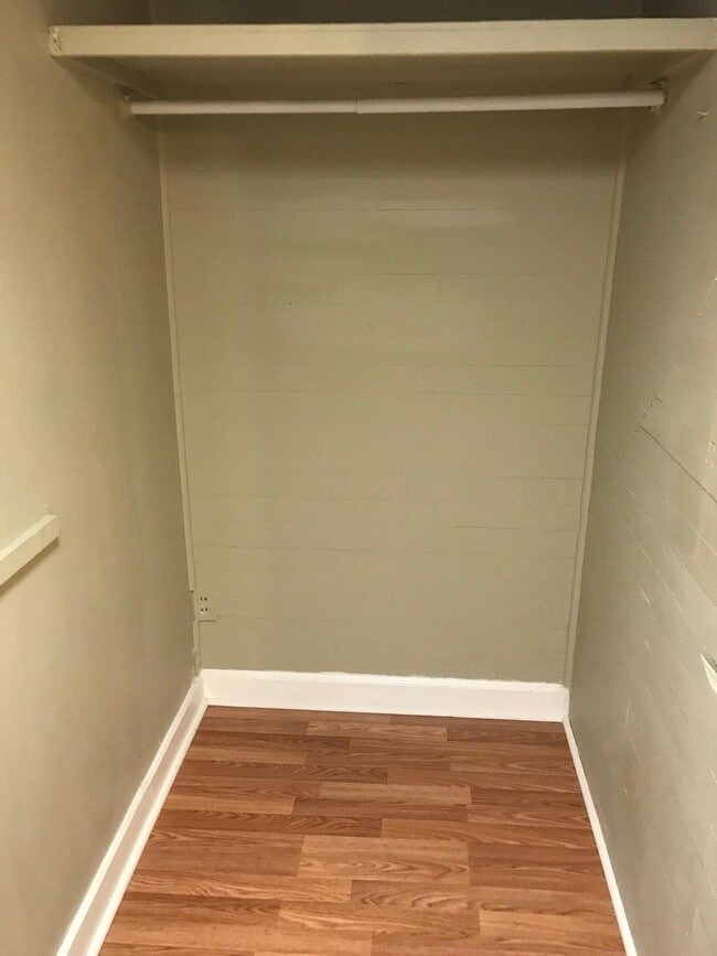 Closet - 1725 King Woods Dr, APT A