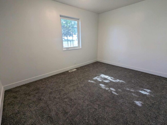 Foto del edificio - 1760 N 400 E