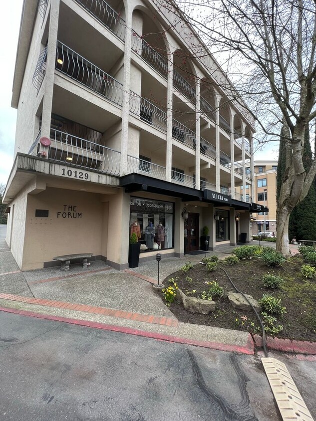 Primary Photo - 2 Bed 1.5 Bath Condo Downtown Bellevue