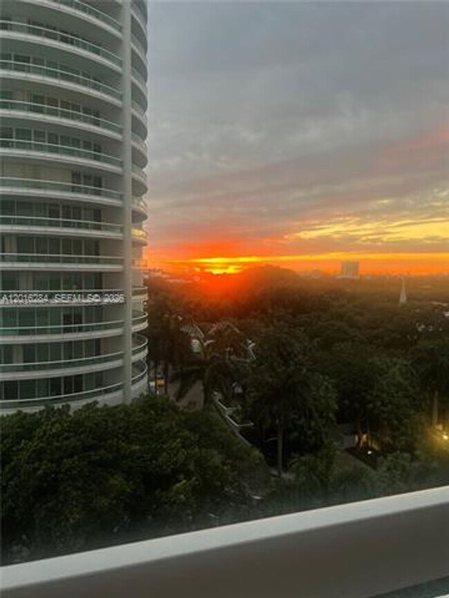 Foto del edificio - 1627 Brickell Ave