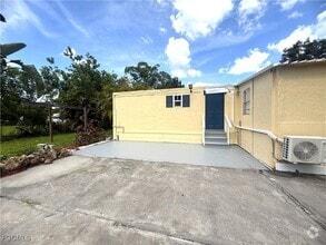 Building Photo - 8239 Suncoast Dr