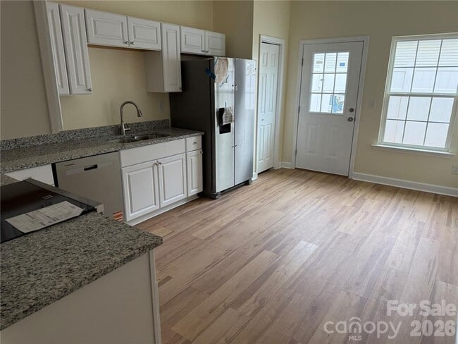 Building Photo - 7045 Somerset Springs Dr