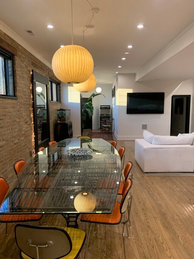 Foto del edificio - 5259 W Roscoe St