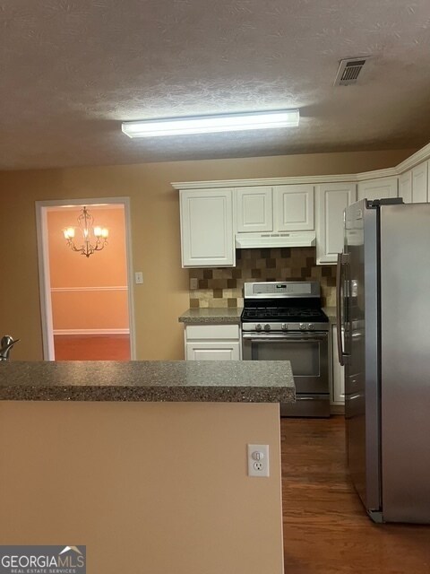 Building Photo - 615 Autumn Leaf Cir