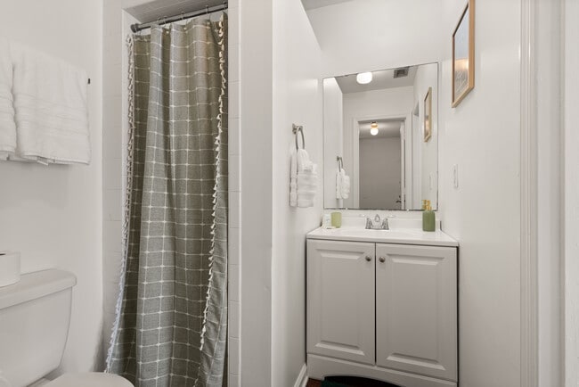 Foto del edificio - 300 S Grove Blvd