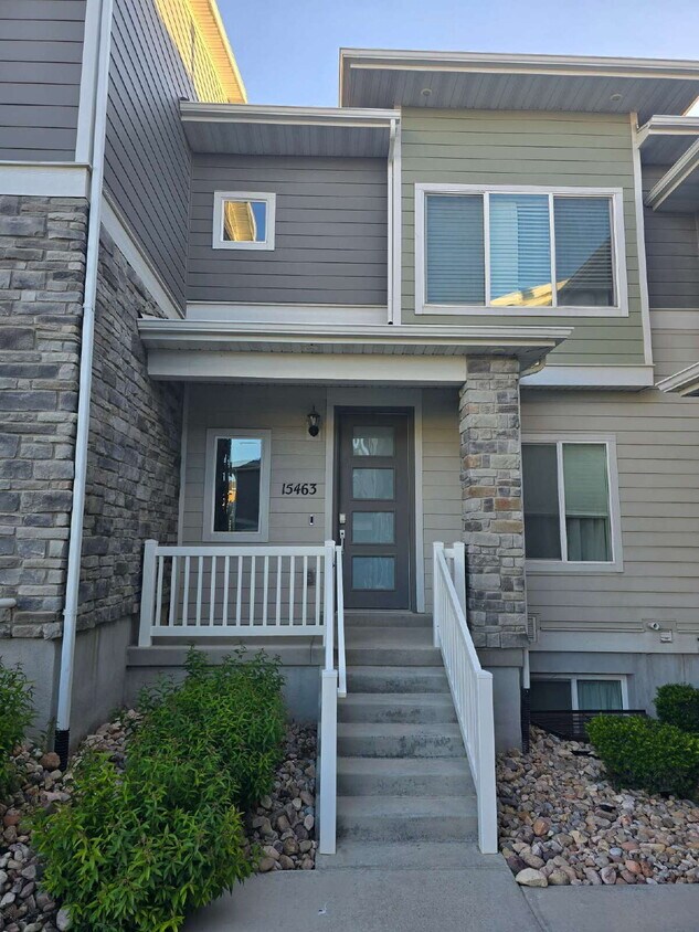Foto principal - "Chic 3-Bed Townhouse with Pool Access in ...