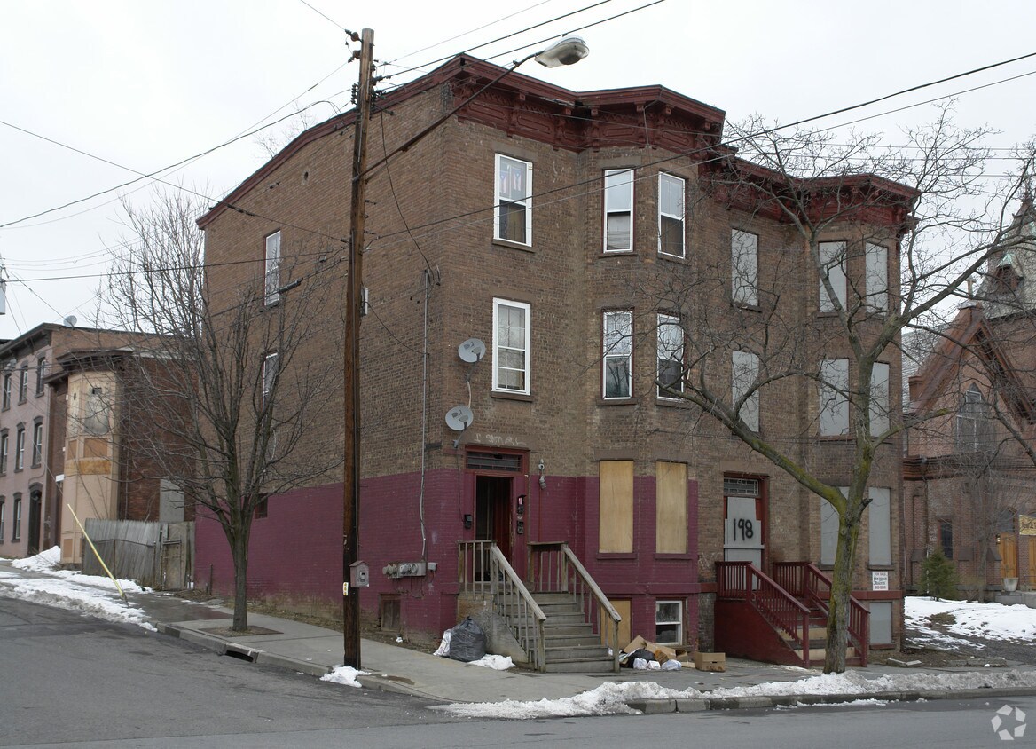 Primary Photo - 198-200 Miller St