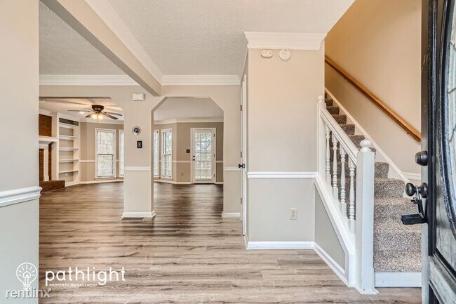 Foto del edificio - 4 br, 2 bath House - 1070 Providence Dr UNIT