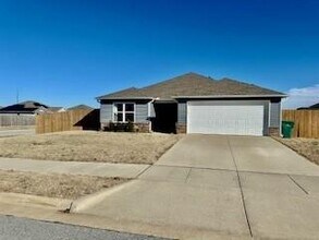 Building Photo - 920 Queen St