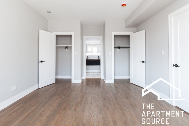 Building Photo - 1241 W Carmen Ave