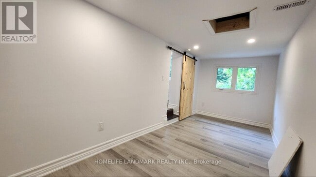 Building Photo - 325-325 Simcoe St S