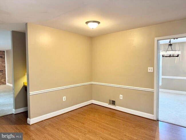 Building Photo - 15407 Skyline Dr