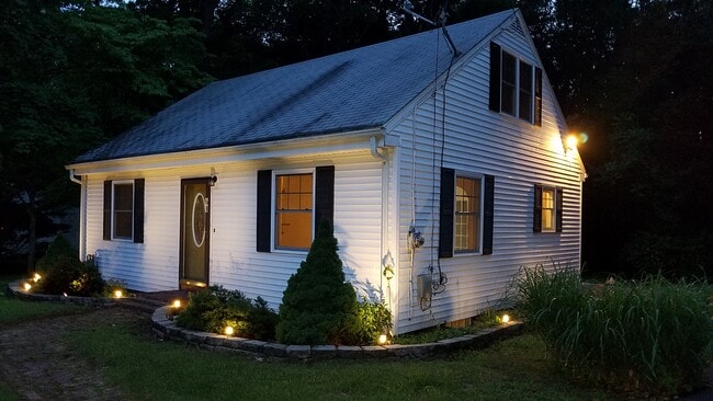 Building Photo - 68 Blatchley Ave