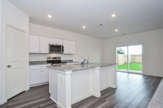 Foto del edificio - 1068 Long Bay Ct