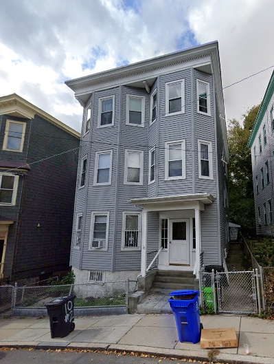 Building Photo - 10 Bucknam St